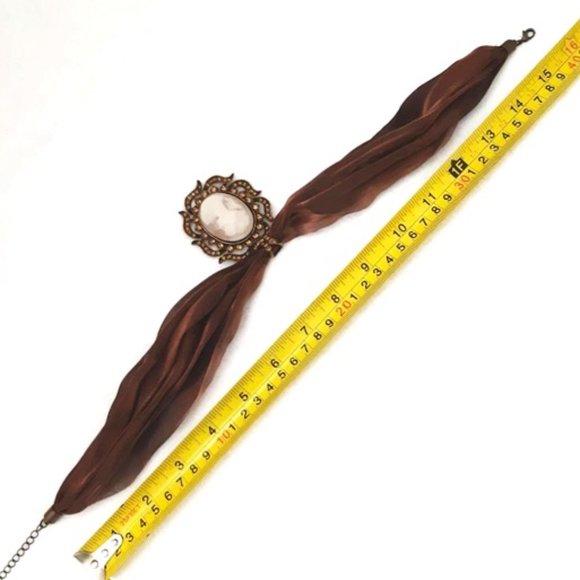 BROWN Satin Cameo Crystal Brass Pendant-Necklace - Picture 7 of 7